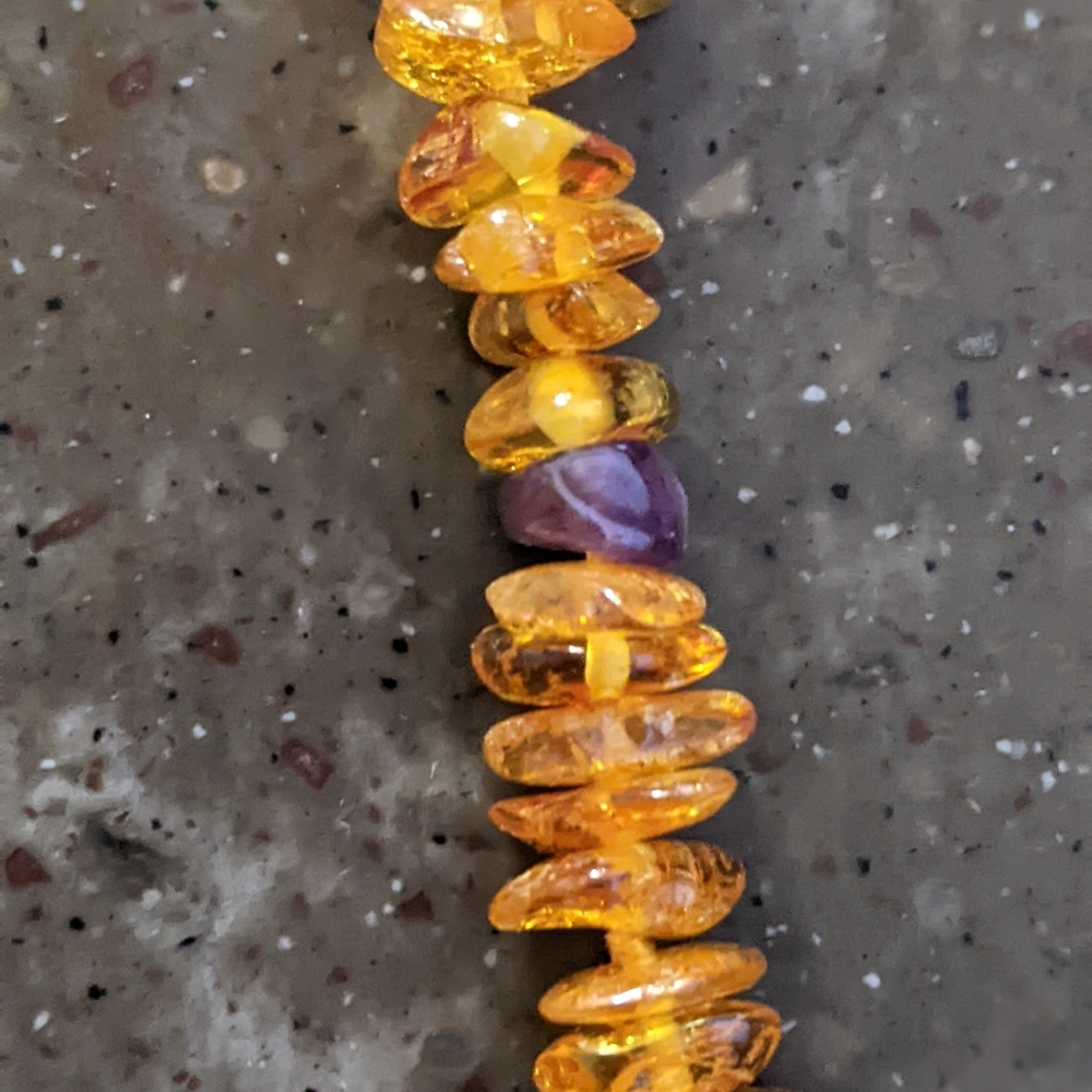 Amber necklace with amethyst